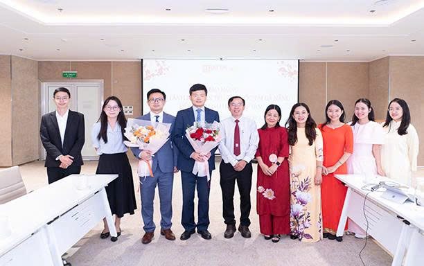 Phó Tổng Lãnh sự Trung Quốc tại Đà Nẵng đến thăm và làm việc lại Đại học Duy Tân