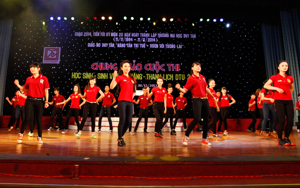 Chung khảo cuộc thi “HSSV Tài năng-Thanh lịch DTU 2013