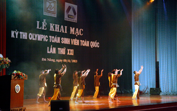 Khai mạc kỳ thi Olympic Toán học sinh viên toàn quốc tại Đà Nẵng